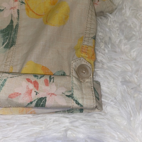 Chico cargo style capri lemon pattern with roll up option - Picture 5 of 11